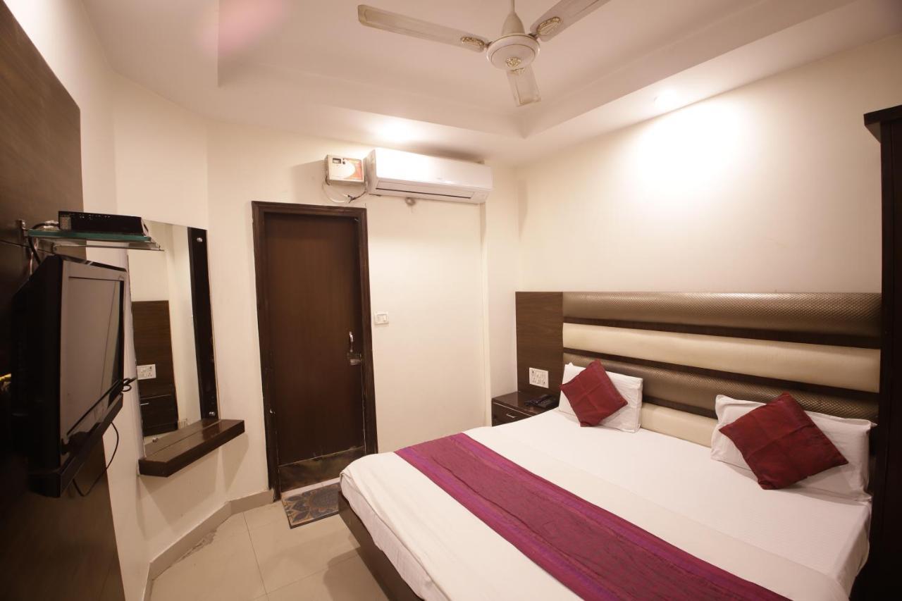 Hotel Golden Wings New Delhi Extérieur photo