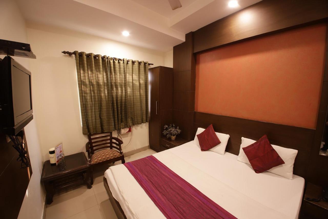 Hotel Golden Wings New Delhi Extérieur photo