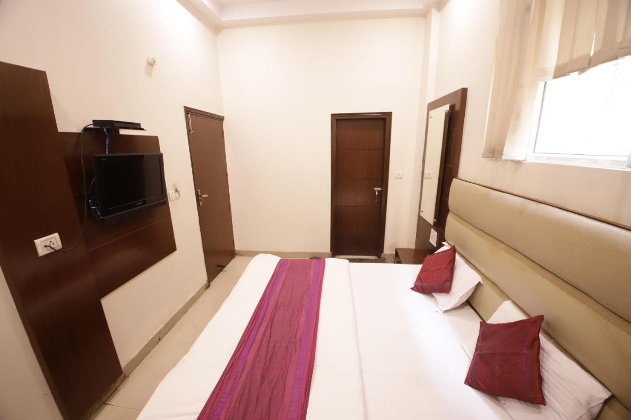 Hotel Golden Wings New Delhi Extérieur photo