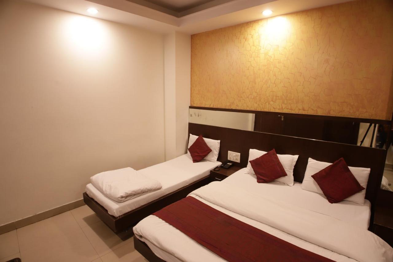 Hotel Golden Wings New Delhi Extérieur photo